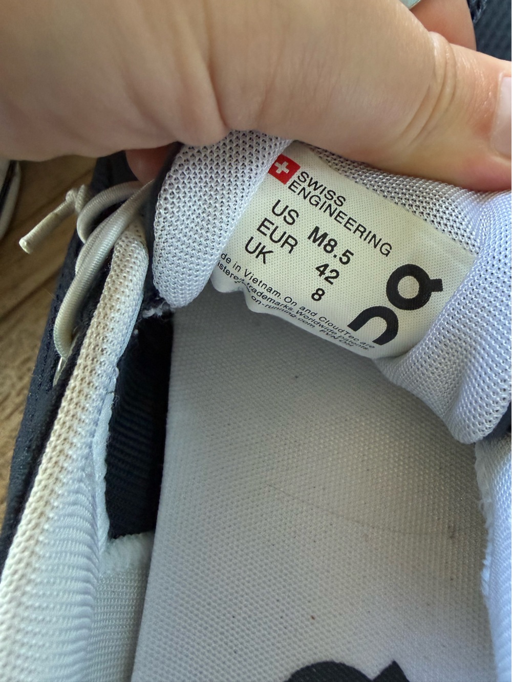 On Running Cloud Sneakers in blue and White - Picture 5 of 7